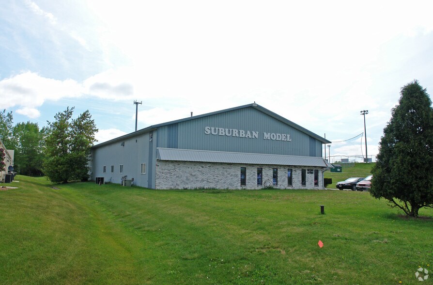 More Photos Of W233 S7180 Vernon Ln, Big Bend Manufacturing For Lease