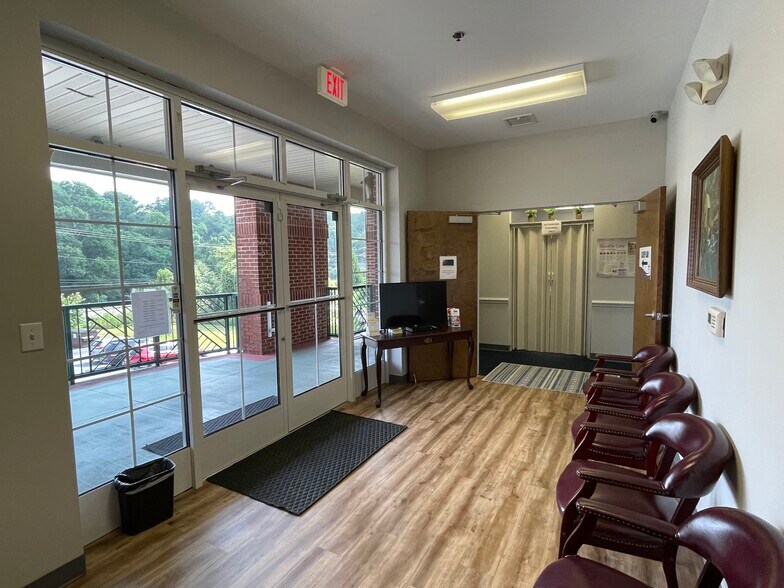 More Photos Of 1403 E Greenville St, Anderson Medical For Lease