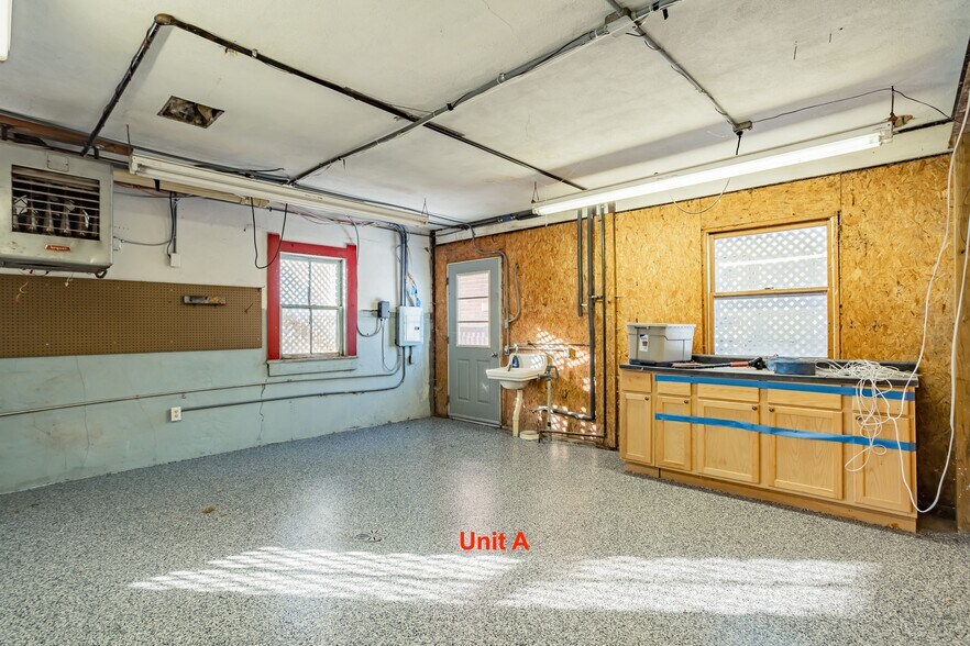 More Photos Of 8758 IN-9, Pendleton Light Manufacturing For Sale