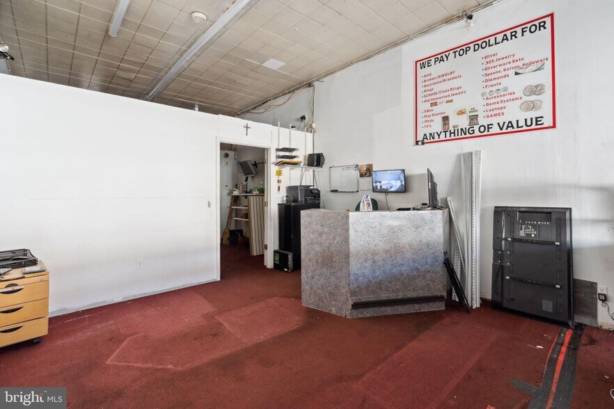 More Photos Of 5-7 W Patapsco Ave, Baltimore Bar For Lease