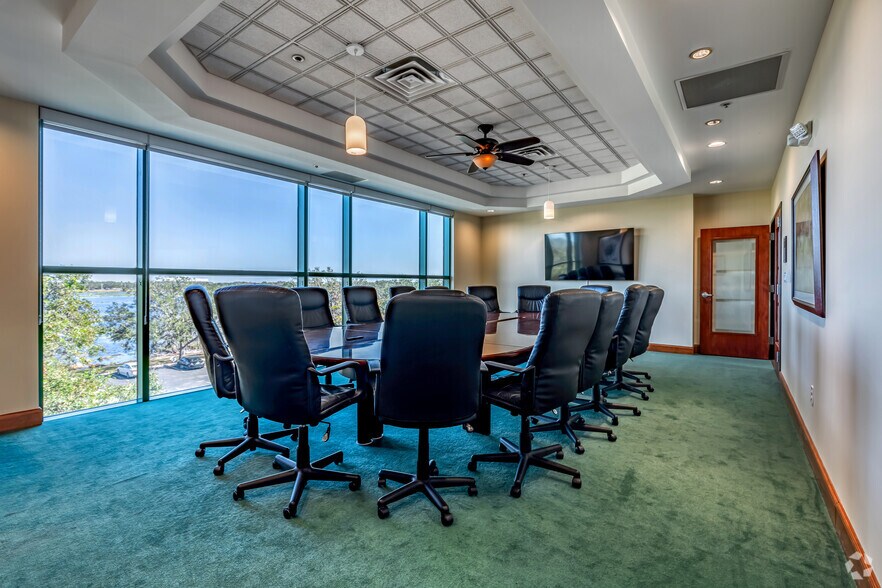 More Photos Of 6151 Lake Osprey Dr, Sarasota Office For Lease