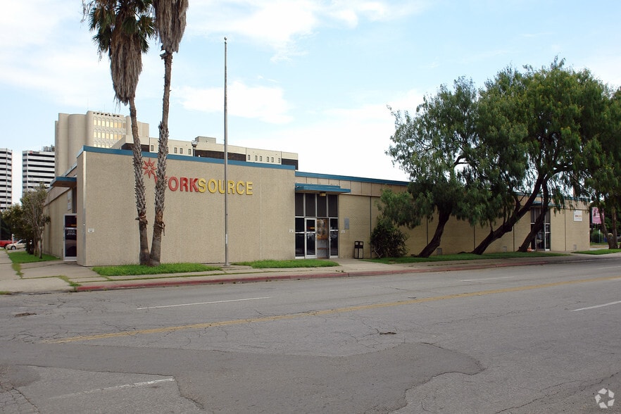 Primary Photo Of 520-525 N Staples St, Corpus Christi Office For Sale