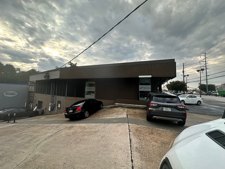 More Photos Of 3097 Piedmont Rd NE, Atlanta Freestanding For Lease