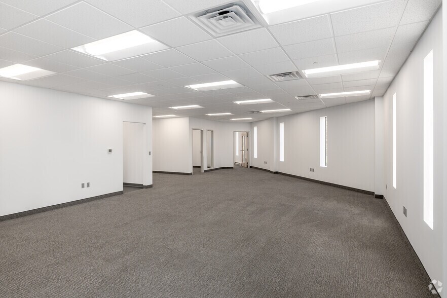 More Photos Of 274-300 Raritan Center Pky, Edison Warehouse For Lease