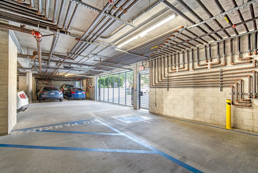 More Photos Of 11900 Courtleigh Dr, Los Angeles Apartments For Sale
