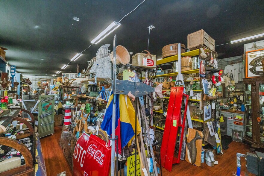More Photos Of 1019 Main Rd, Tiverton Storefront For Sale