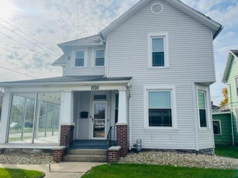 More Photos Of 850 E Main St, Lancaster Storefront Retail Residential For Sale