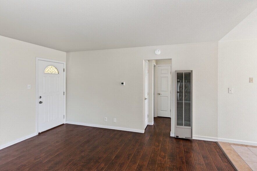 More Photos Of 928-930 Ravenscourt Ave, Campbell Apartments For Sale