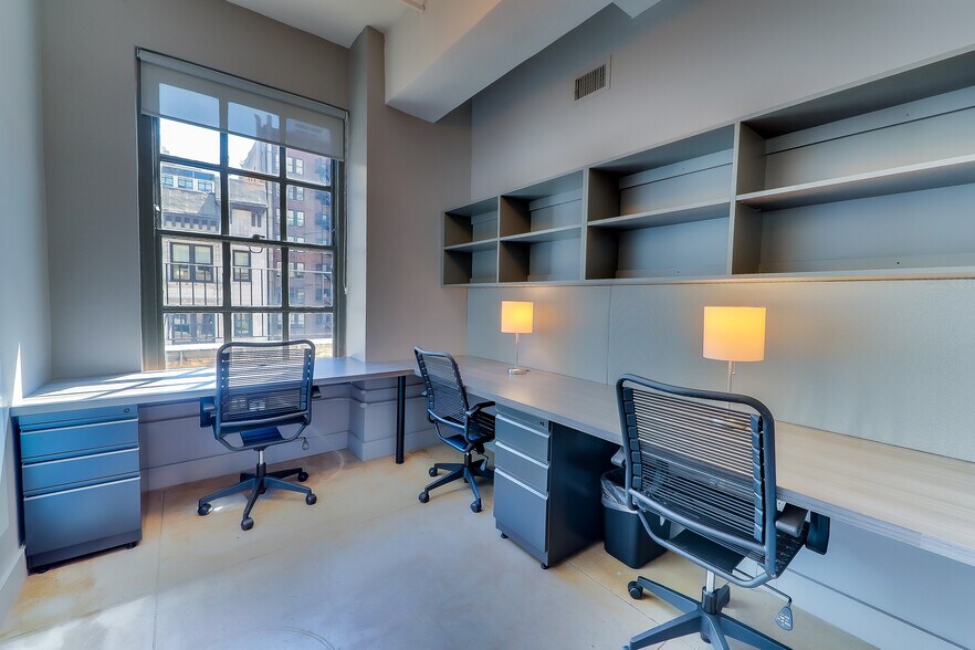 More Photos Of 21 W 46th St, New York Coworking Space