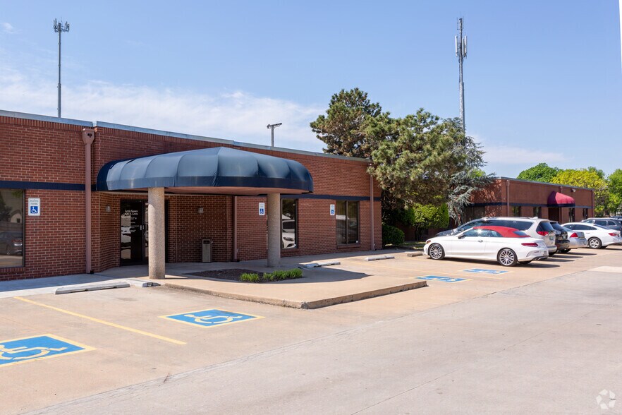 More Photos Of 6202 S Lewis Ave, Tulsa Office For Lease