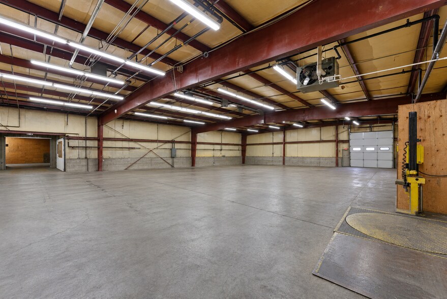 More Photos Of 198-202 Benton Dr, East Longmeadow Warehouse For Lease