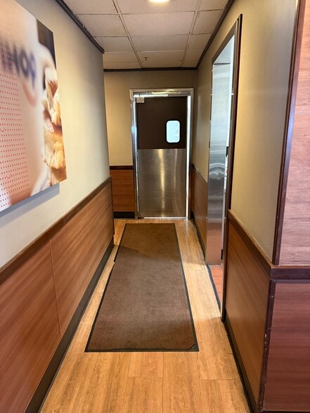 More Photos Of 471 S Indian Canyon Dr, Palm Springs Restaurant For Sale