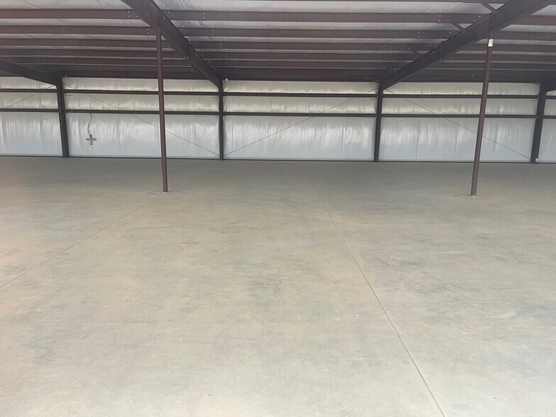 More Photos Of 911 Center St, Rogersville General Retail For Lease