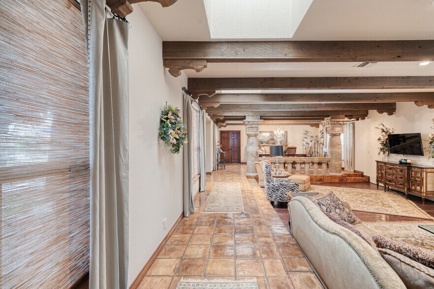 More Photos Of 505 Gilchrist Ln, Del Rio Specialty For Sale