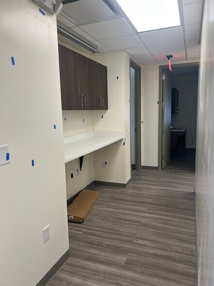 More Photos Of 6301 Northern Pass Dr, El Paso Office For Sale