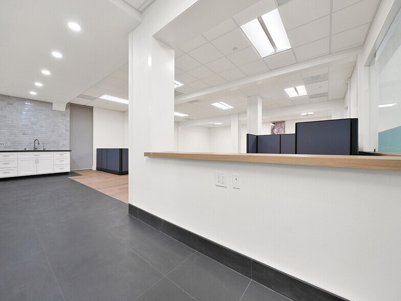 More Photos Of 3501 W Garry Ave, Santa Ana Warehouse For Lease