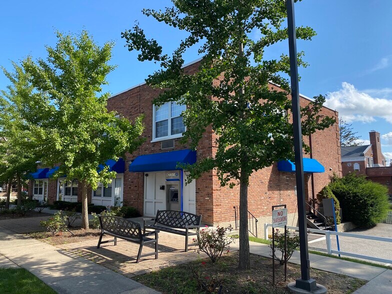 More Photos Of 85 Forest Ave, Locust Valley Office For Lease