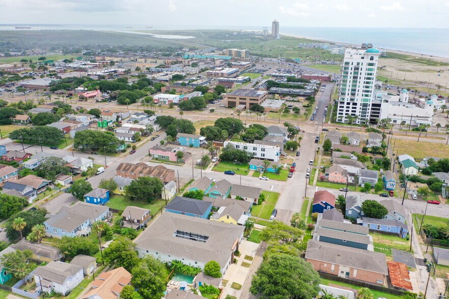 More Photos Of 712 Ball St, Galveston Apartments For Sale
