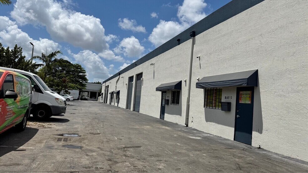 More Photos Of 6955-6965 NW 43rd St, Miami Warehouse For Lease