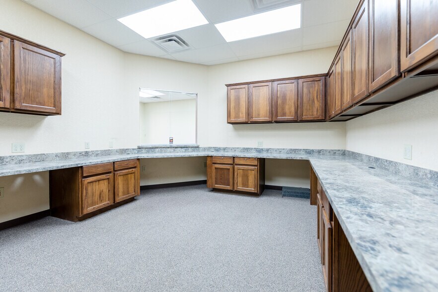 More Photos Of 1415 Watts St, Sayre Healthcare For Sale