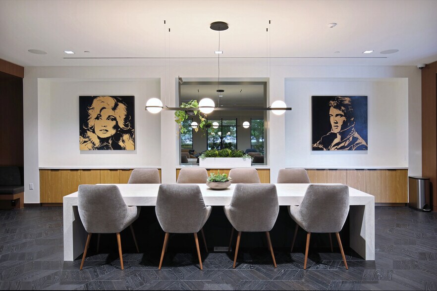 More Photos Of 8401 N Central Expy, Dallas Office For Lease