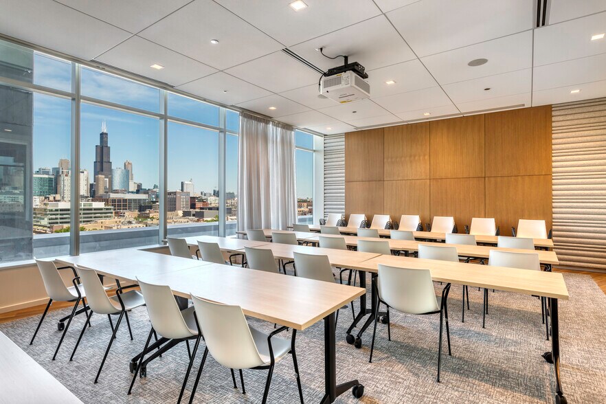 More Photos Of 1375 W Fulton Market, Chicago Office For Sale