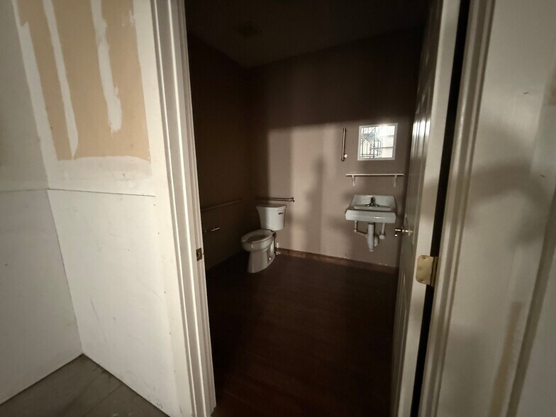 More Photos Of 3943 S Interstate 35, New Braunfels Unknown For Lease