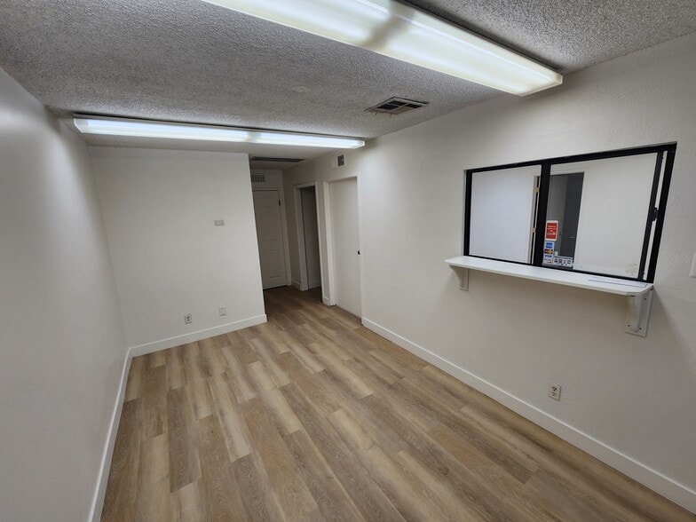 More Photos Of 19509-19529 Business Center Dr, Northridge Warehouse For Lease