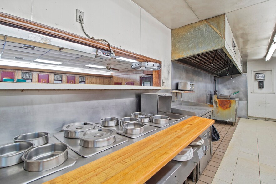 More Photos Of 911 N Broadway Ave, Ada Restaurant For Sale