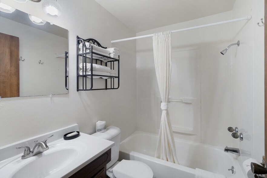 More Photos Of 4712 220th Trl, Amana Hotel For Sale