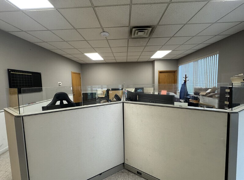More Photos Of 3619 S Arlington Ave, Indianapolis Manufacturing For Lease