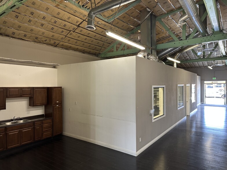 More Photos Of 212 W Magnolia Blvd, Burbank Light Distribution For Lease