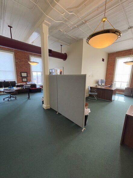 More Photos Of 201 N 3rd St, Hannibal Office For Sale