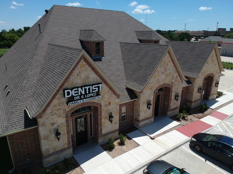 More Photos Of 110 E Belt Line Rd, Cedar Hill Office For Lease