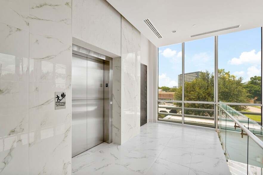 More Photos Of 1140 Enclave Pky, Houston Medical For Sale