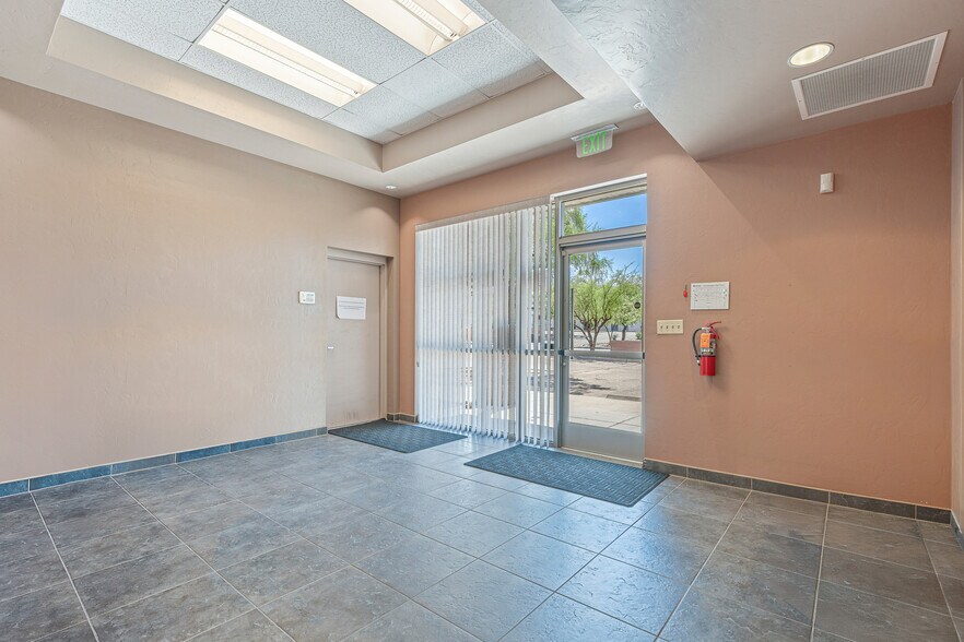 More Photos Of 4655 S Coach Dr, Tucson Warehouse For Sale