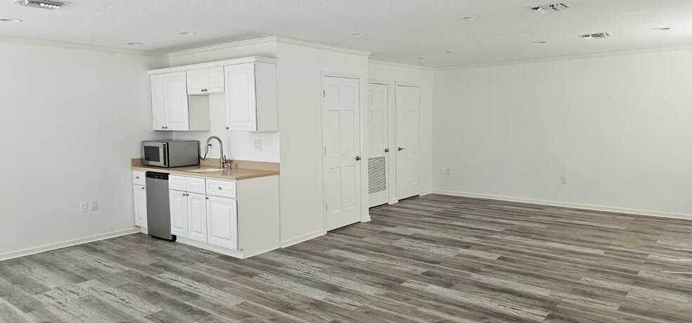 More Photos Of 4107 26th St W, Bradenton Office For Sale