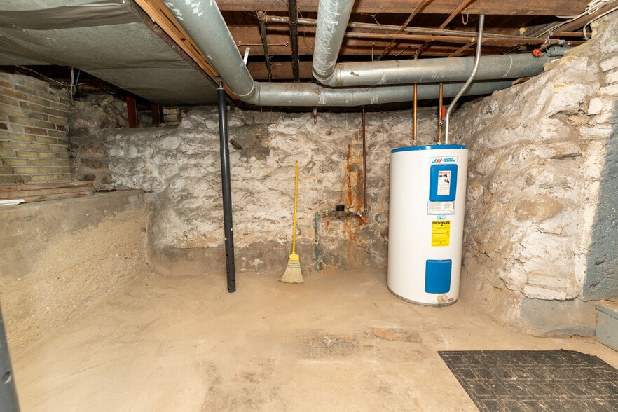 More Photos Of 218 S Washington St, Mt Pleasant Office For Sale