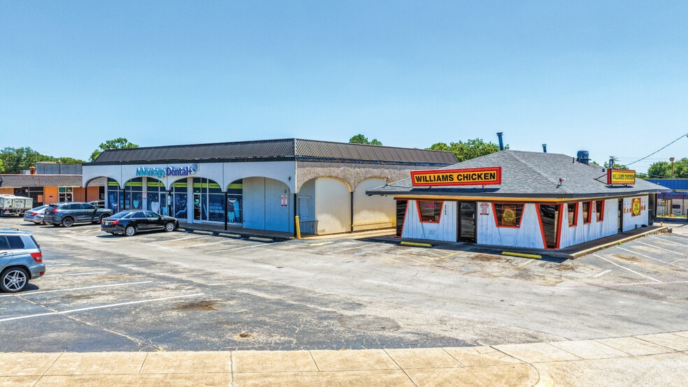 More Photos Of 1701 McLellan Ct & 6600 Brentwood Stair Rd, Fort Worth Restaurant For Sale