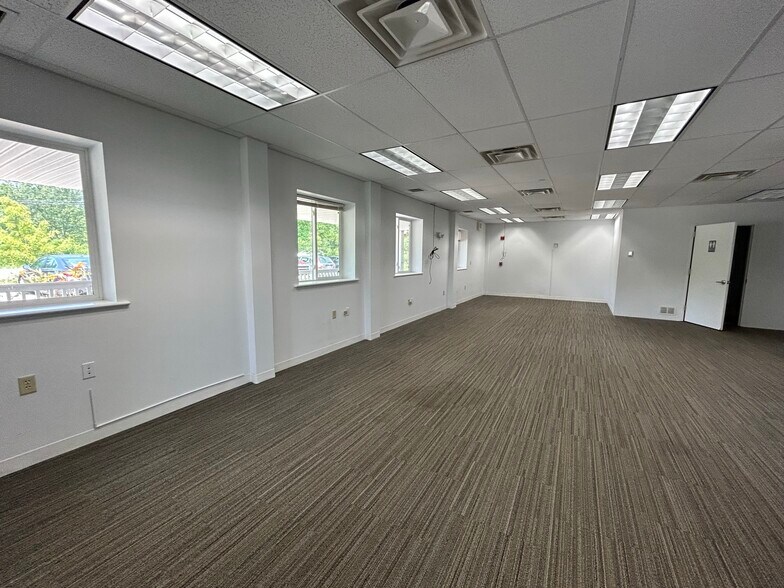 More Photos Of 12-14 Crosby Rd, Dover Light Distribution For Lease