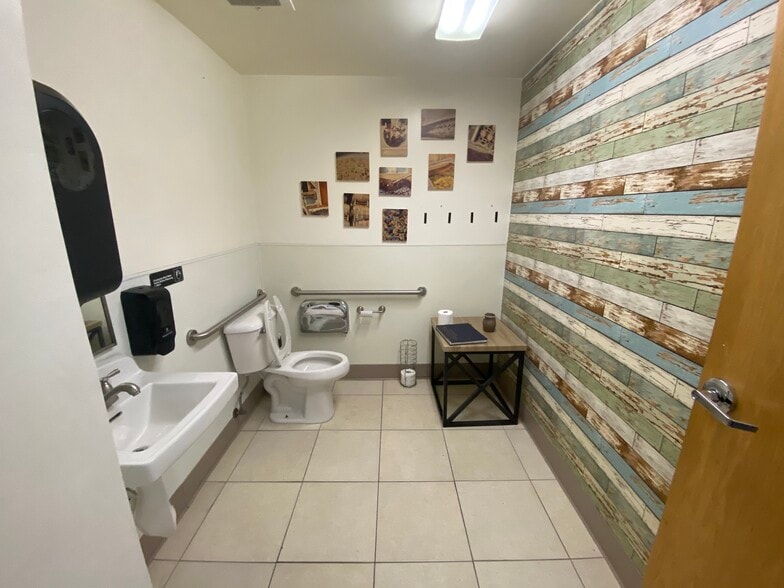 More Photos Of 2379 La Mirada Dr, Vista Warehouse For Lease