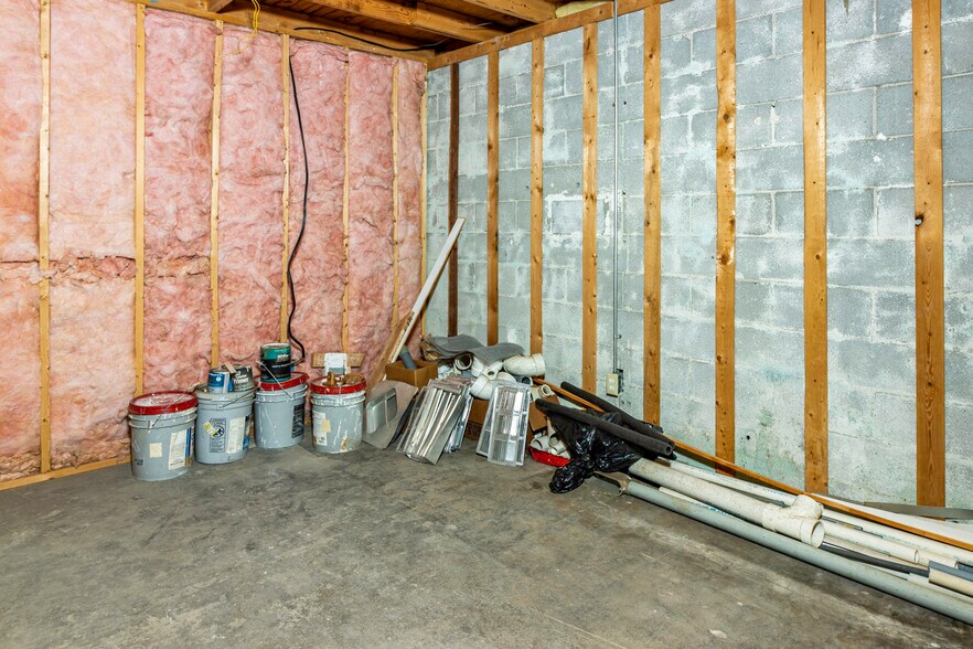 More Photos Of 124 Chestnut St, Pulaski General Retail For Sale