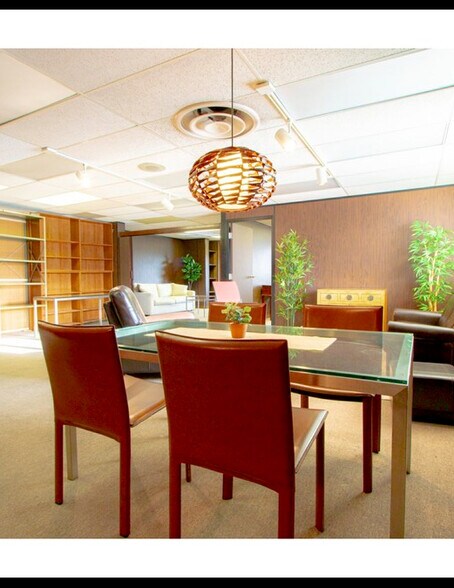 More Photos Of 3533 S Archer Ave, Chicago Office For Lease