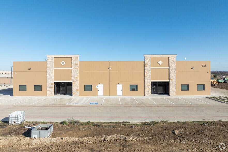 More Photos Of 1354 Ranchers Legacy Trl, Fort Worth Warehouse For Lease