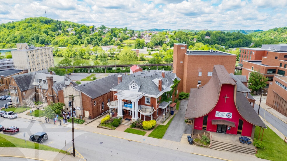 More Photos Of 1493 University Ave, Morgantown Sorority Fraternity House For Sale