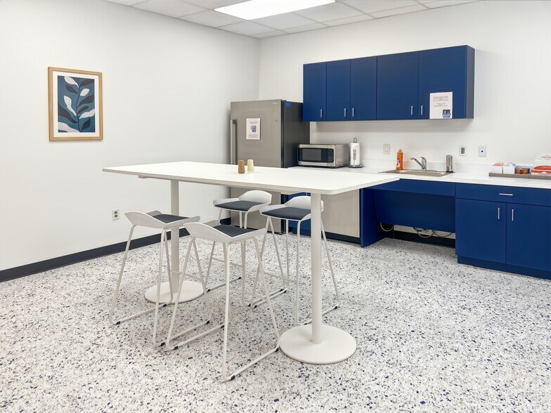 More Photos Of 16100 Cairnway Dr, Houston Coworking Space