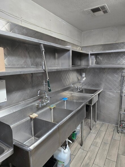 More Photos Of 301 W Main St, Avondale Restaurant For Lease
