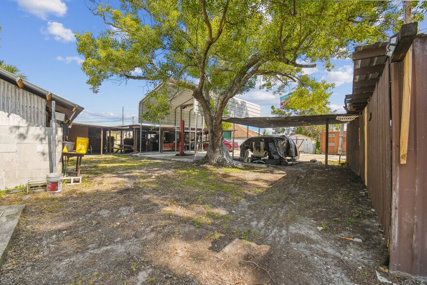 More Photos Of 6432 N Orange Blossom Trl, Orlando Auto Dealership For Sale