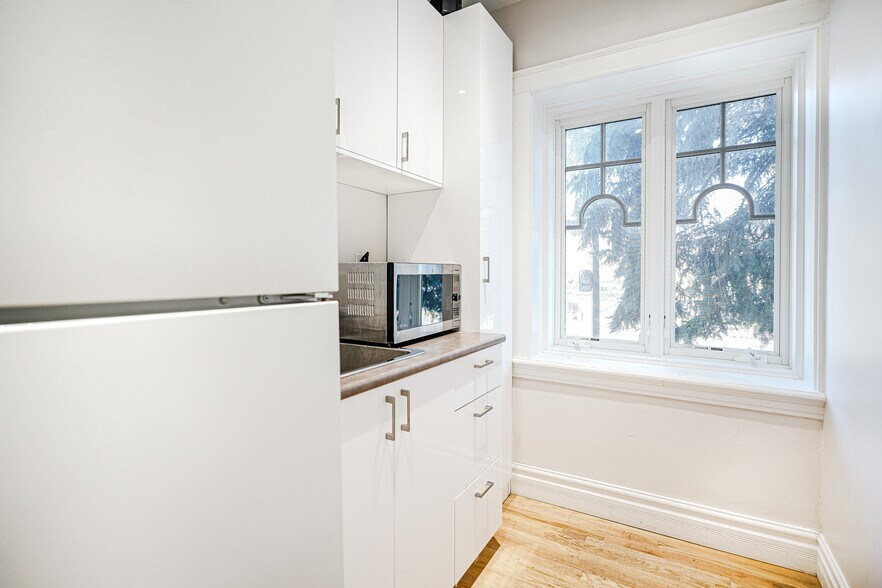 More Photos Of 4565 Rue Sherbrooke O, Westmount Office For Lease
