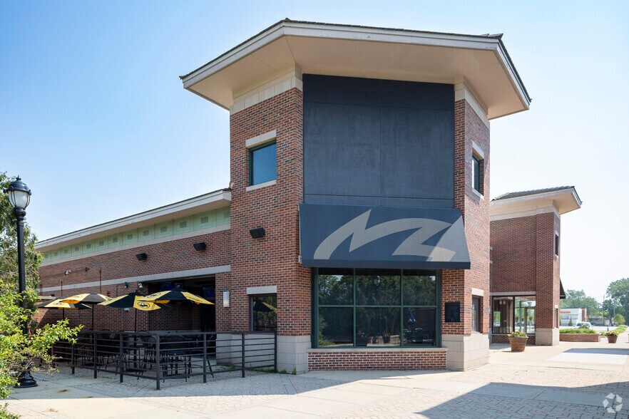 More Photos Of 980 Elk Grove Town Ctr, Elk Grove Village Unknown For Lease